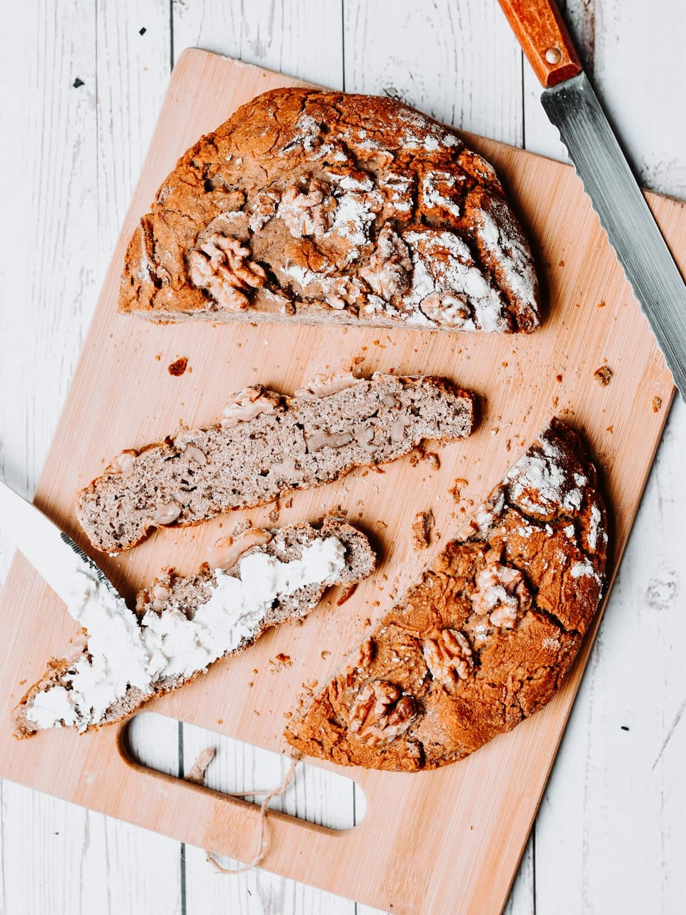 Pain au sarrasin et aux noix sans gluten, sans levure et sans repos